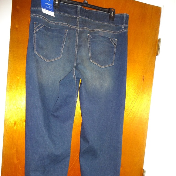 Apt. 9 Denim - NWT Women's Apt 9 Tummy Control Jeans 16W